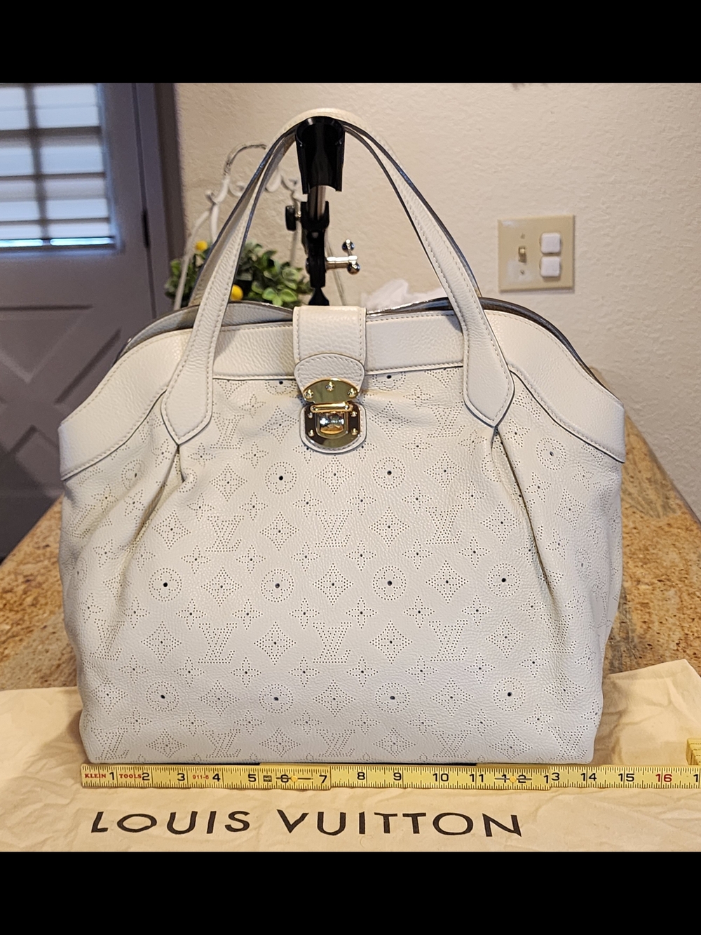 Louis Vuitton Mahina Tote bag White Leather Satchel Handbag With Dust Bag.